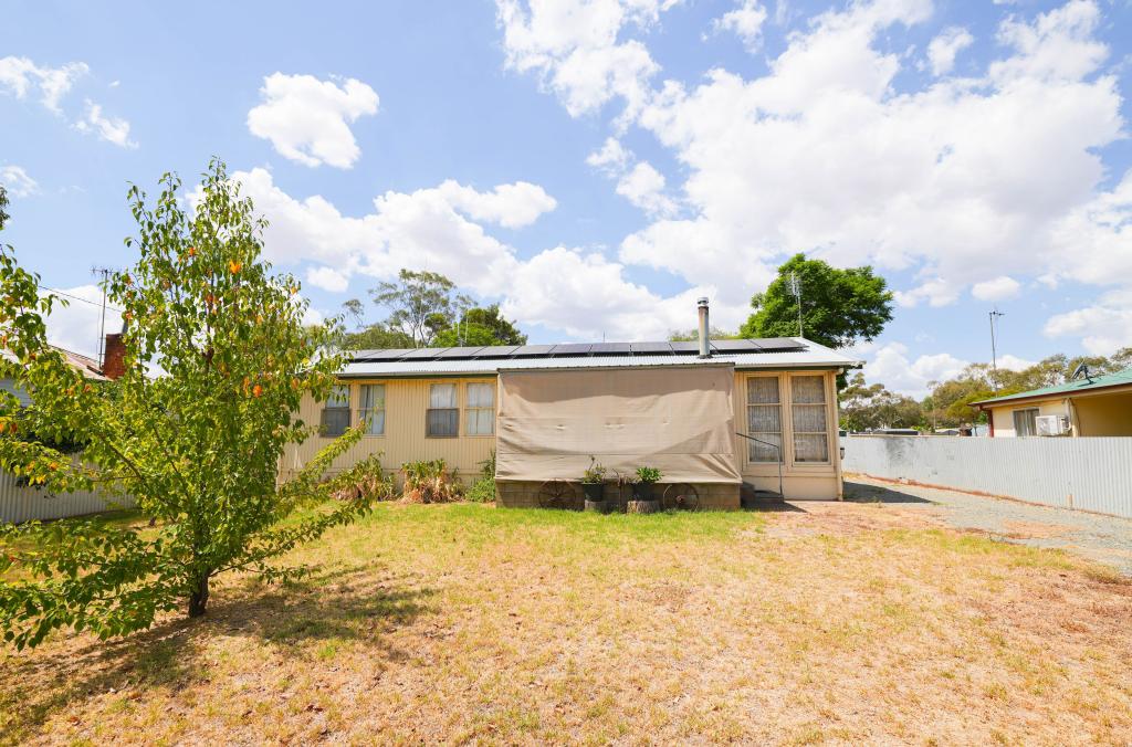 111 BOORI ST, PEAK HILL, NSW 2869