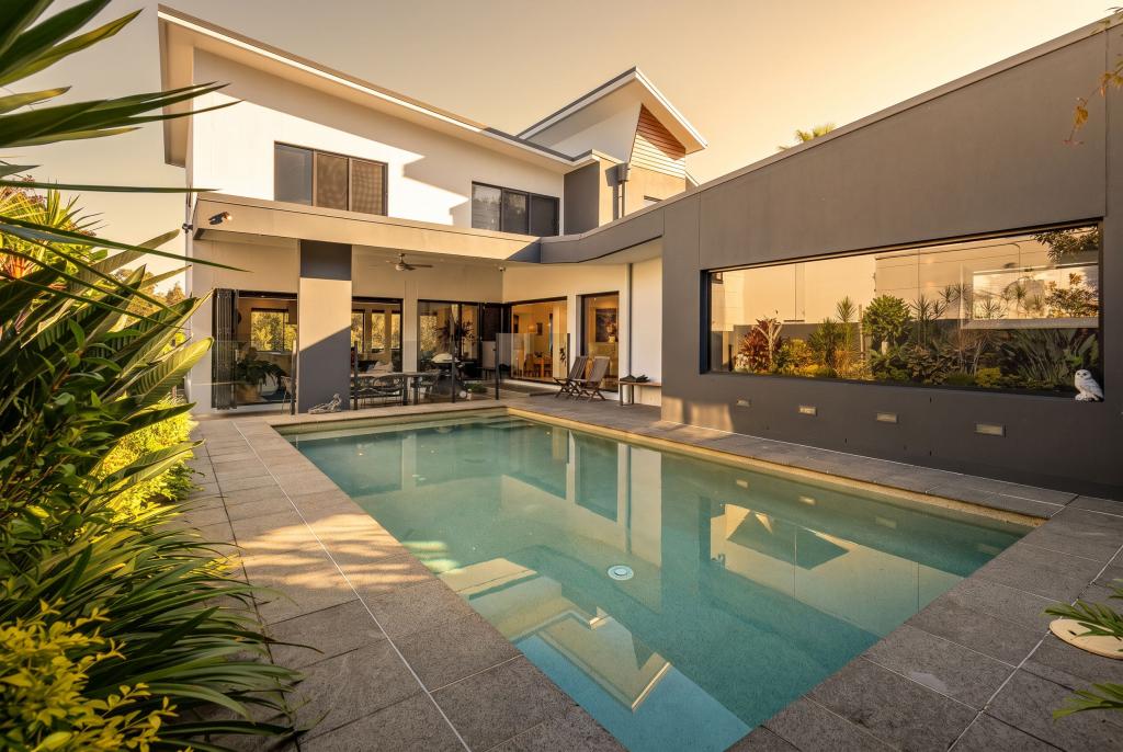 5030 Emerald Island Dr, Carrara, QLD 4211