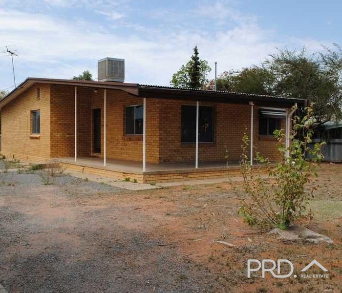 60-62 Sturt Pl, Dareton, NSW 2717