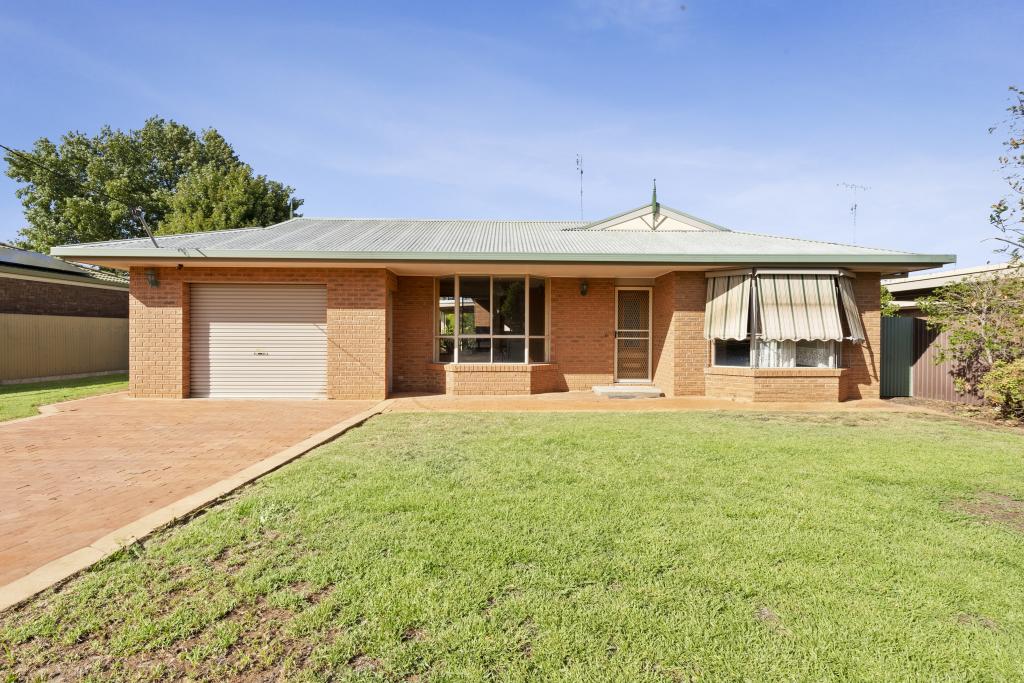 68 Wells St, Finley, NSW 2713
