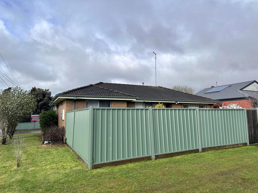 1243 Norman St, Wendouree, VIC 3355
