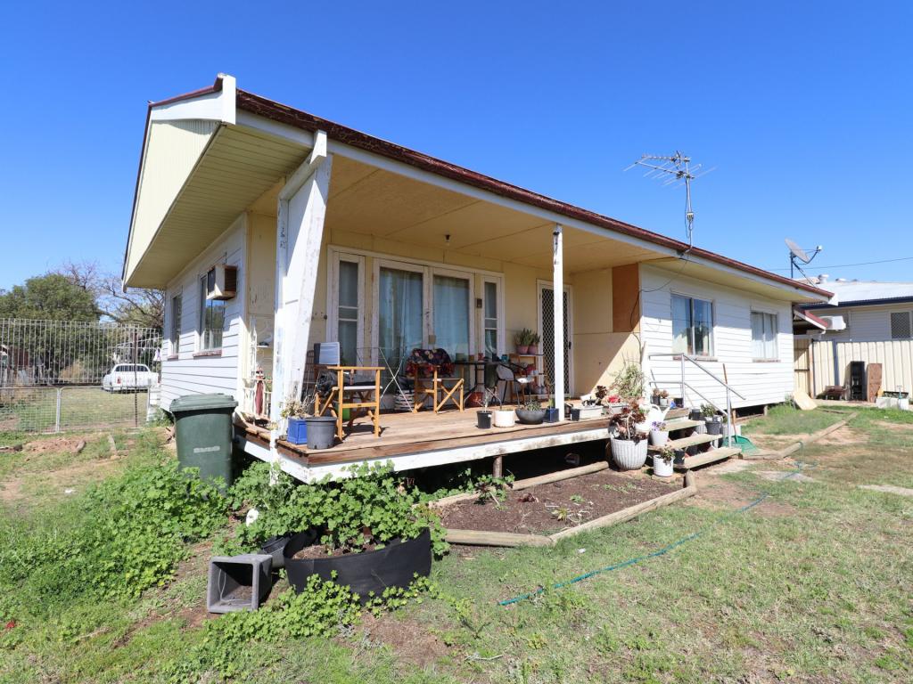 24 Hoffman St, Roma, QLD 4455