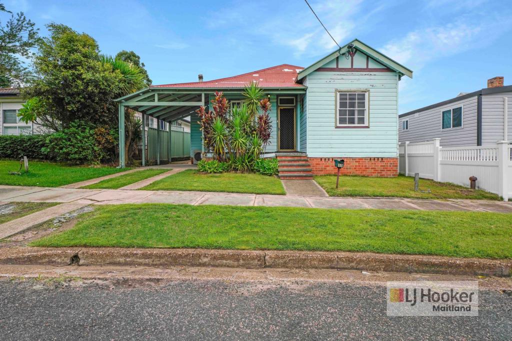 17 BRONWYN ST, TELARAH, NSW 2320