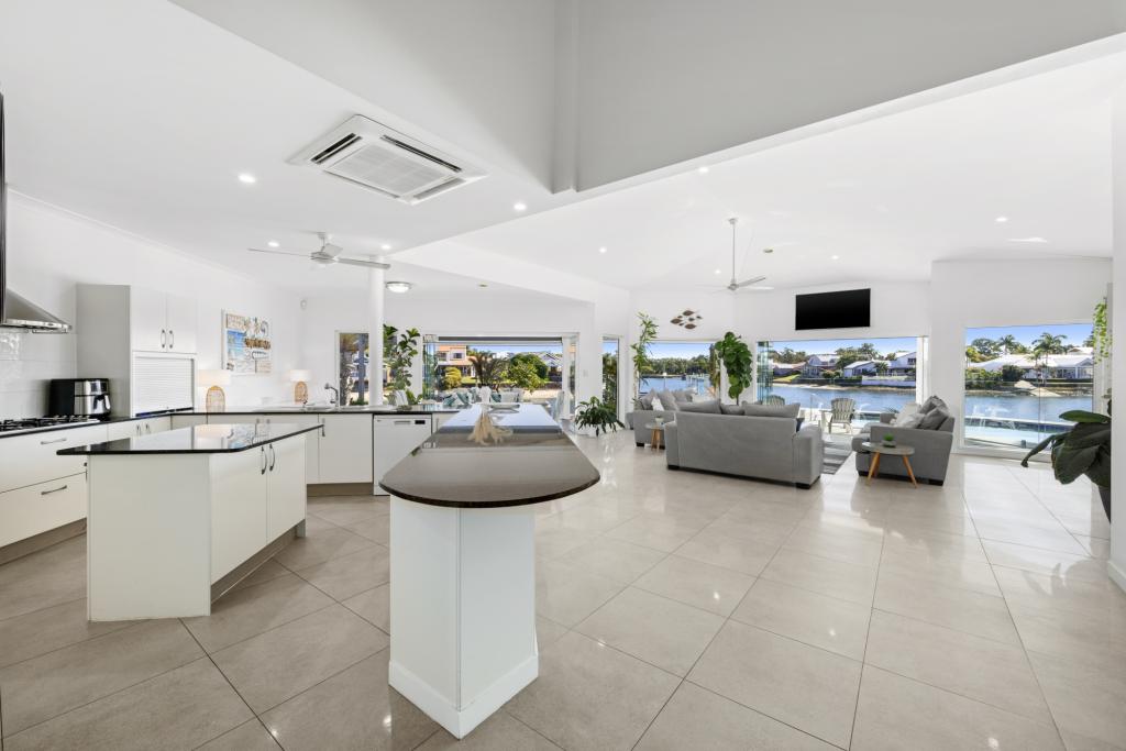 1/114 Tepequar Dr, Maroochydore, QLD 4558