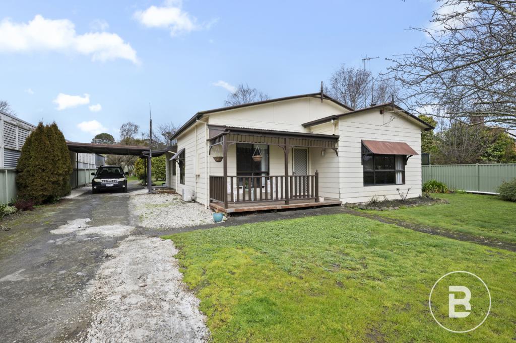 17 WARBURTON ST, BEAUFORT, VIC 3373