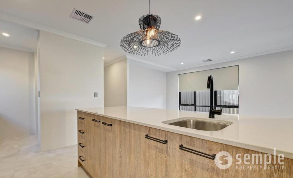 8 Greensand Prom, Treeby, WA 6164