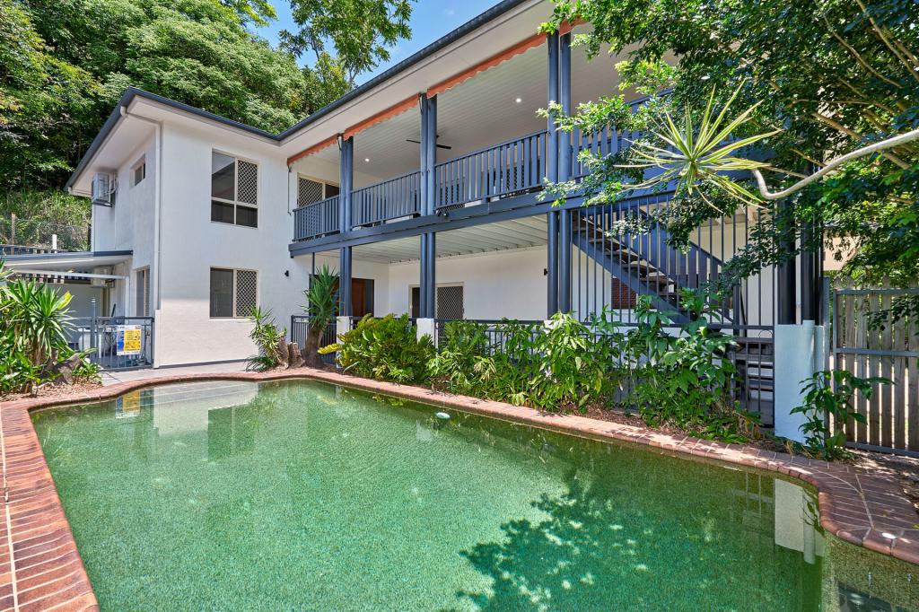 21 Callum St, Mooroobool, QLD 4870