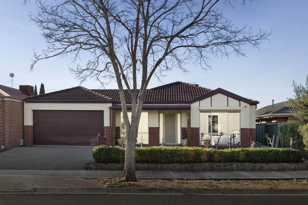 19 Mockridge Ave, Burnside, VIC 3023