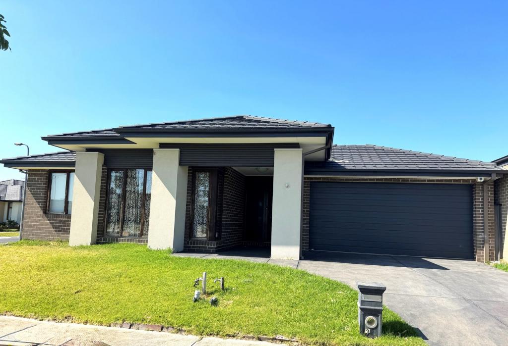 30 Bellhaven Cct, Clyde North, VIC 3978