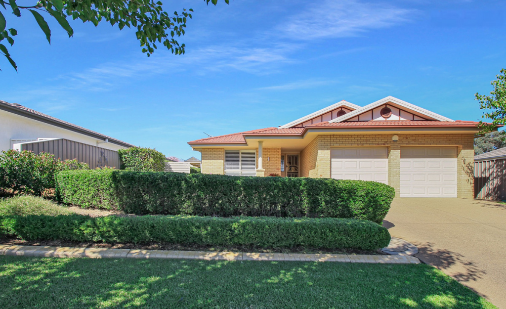 4 Auderdale Cl, Bourkelands, NSW 2650