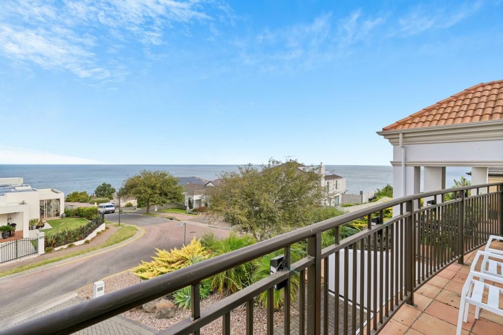 1 ASHCROFT CT, HALLETT COVE, SA 5158