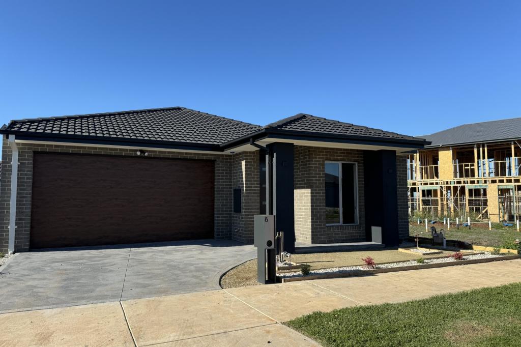 8 FARLEIGH DR, TARNEIT, VIC 3029