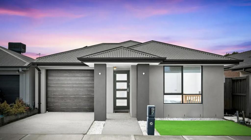 97 ATHLETIC CCT, CLYDE, VIC 3978