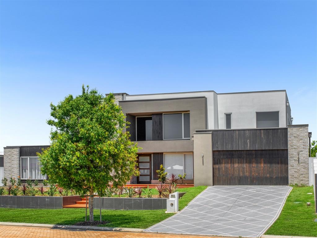 8823 The Point Cct, Hope Island, QLD 4212