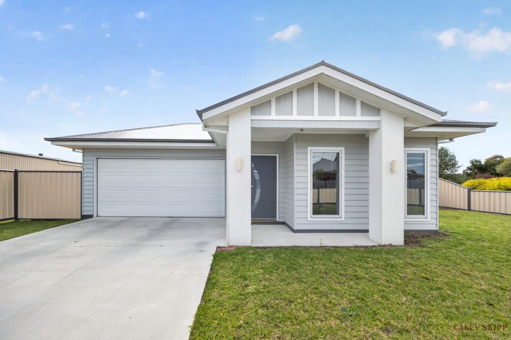 15 Lake Inlet Ave, Newlands Arm, VIC 3875