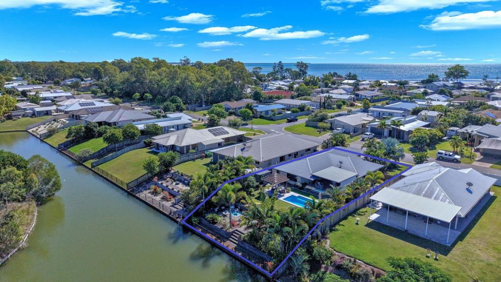 37 NORTHSHORE AVE, TOOGOOM, QLD 4655