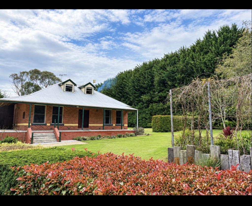 61 Whitelodge Rd, Woodend, VIC 3442