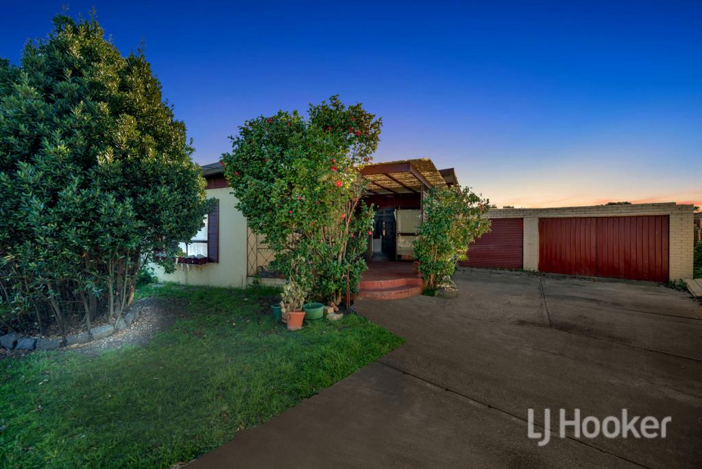 17 Kamil St, Melton South, VIC 3338