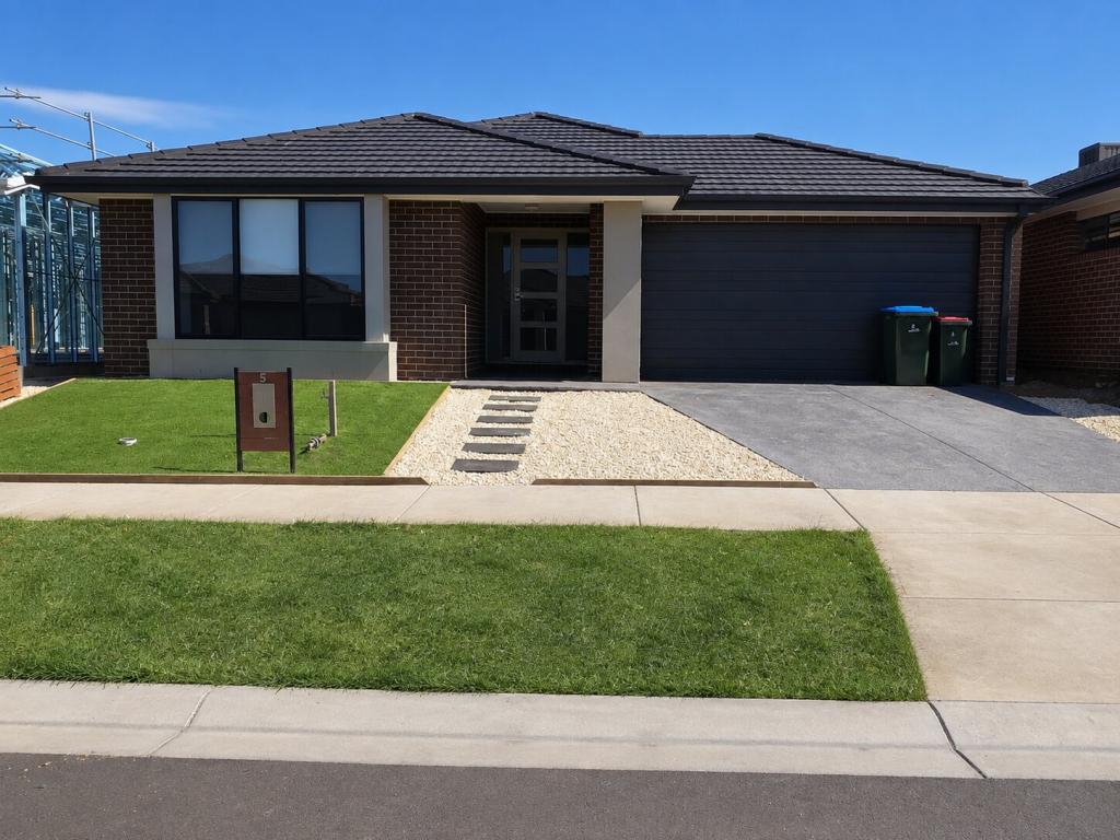 5 ALLSPICE ST, MANOR LAKES, VIC 3024