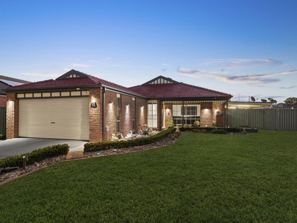 26 Greenock Cres, Cranbourne East, VIC 3977