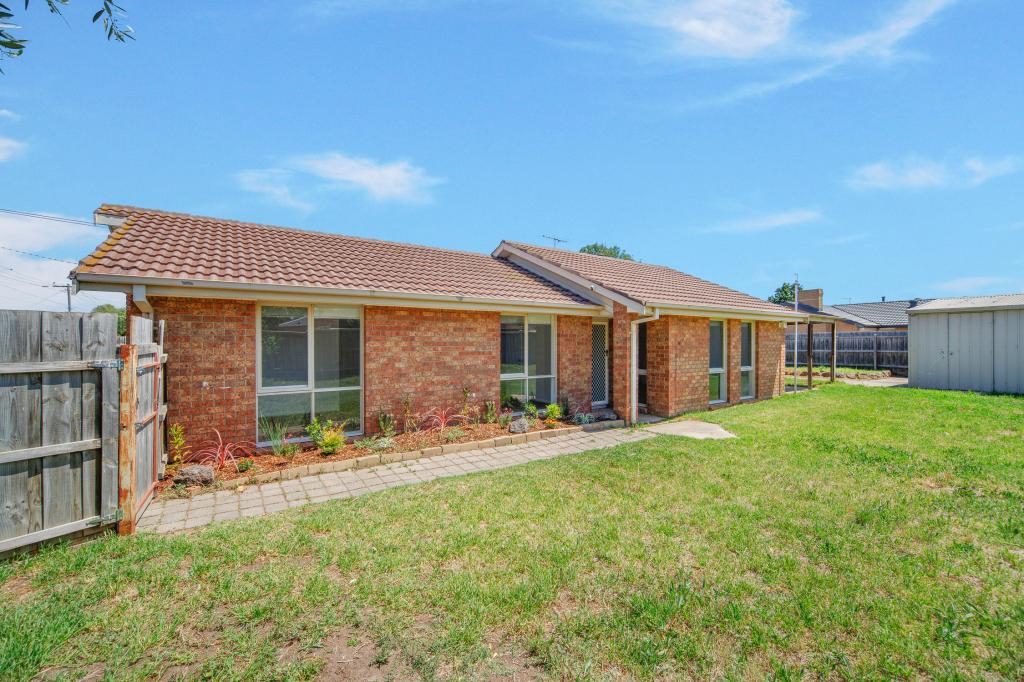 2 CLITHEROE DR, WYNDHAM VALE, VIC 3024