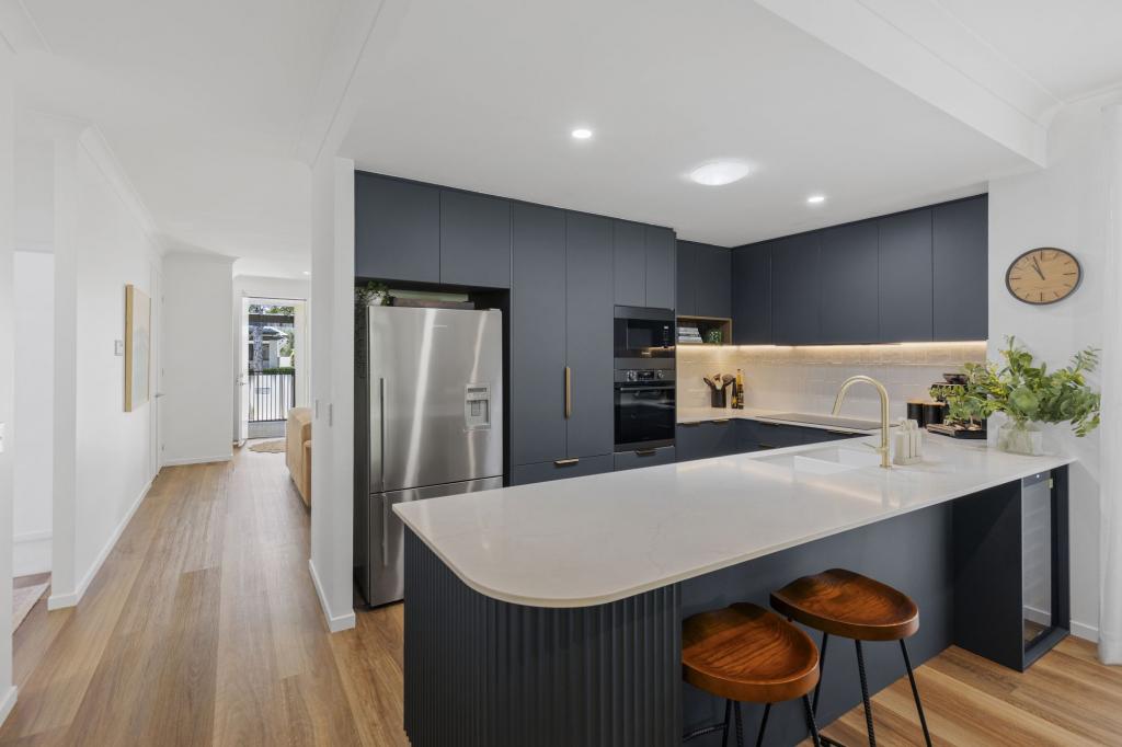 262 Easthill Dr, Robina, QLD 4226