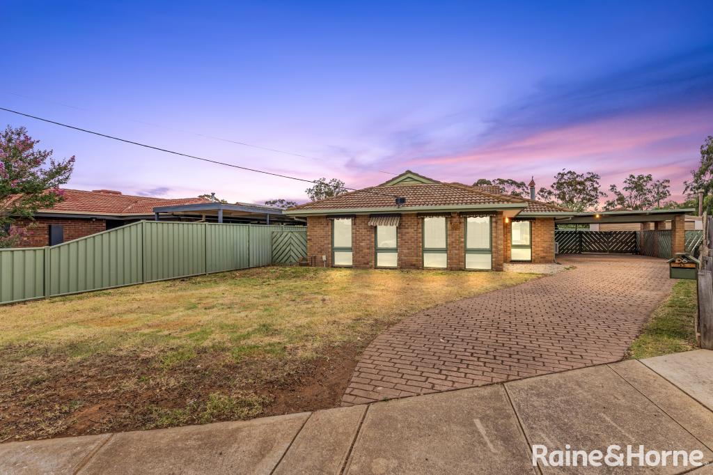 31 Bridgeford Cres, Melton South, VIC 3338