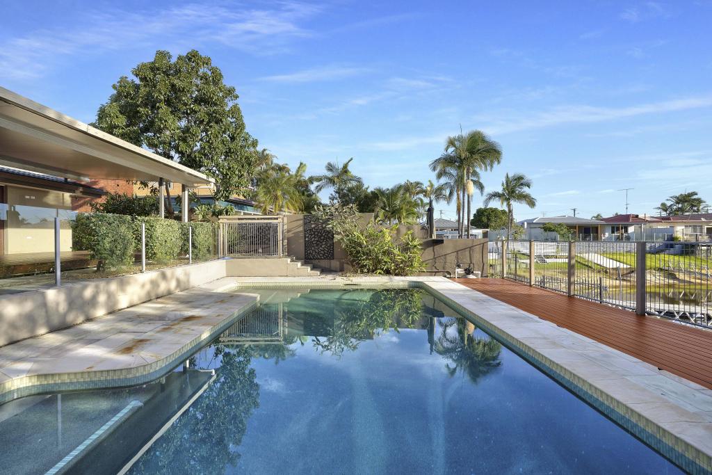 18 Bermuda St, Broadbeach Waters, QLD 4218