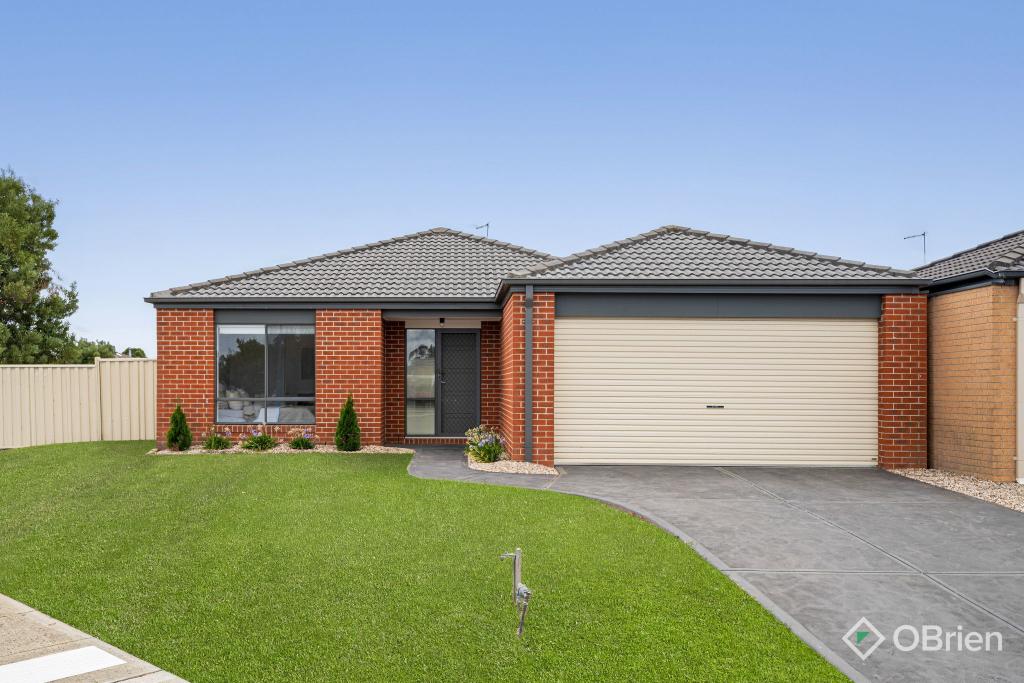 38 BLUEHILLS BVD, PAKENHAM, VIC 3810