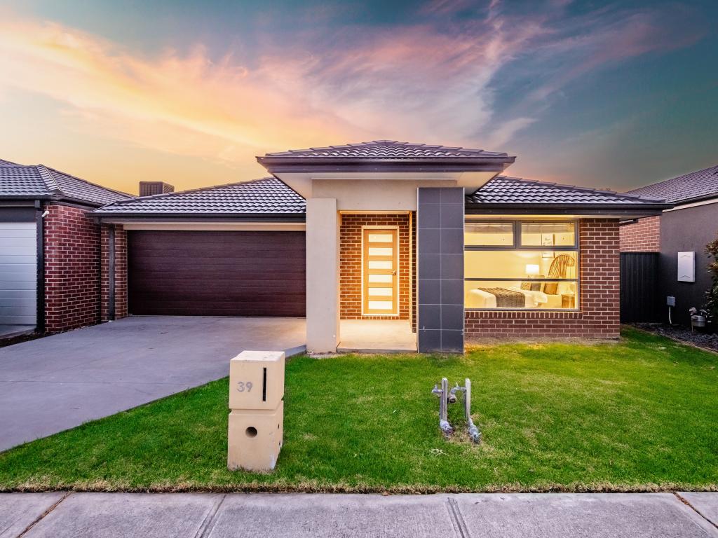 39 Marrone Bvd, Cranbourne East, VIC 3977