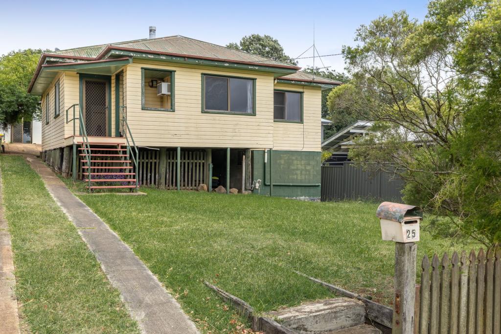 25 West St, Newtown, QLD 4350