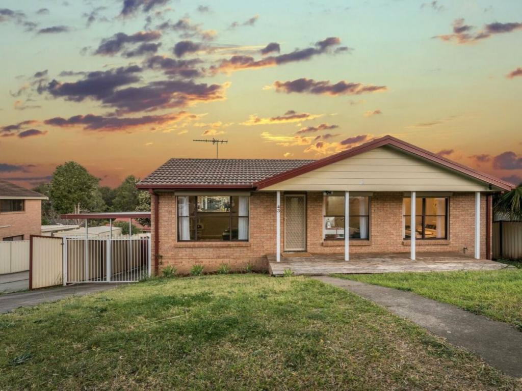 43 Woodcourt St, Ambarvale, NSW 2560