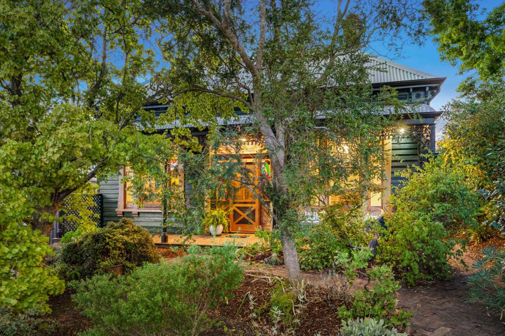 423 Nicholson St, Black Hill, VIC 3350