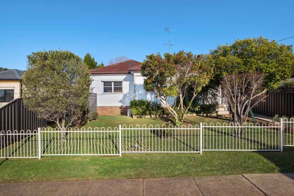 102 Lindesay St, Campbelltown, NSW 2560