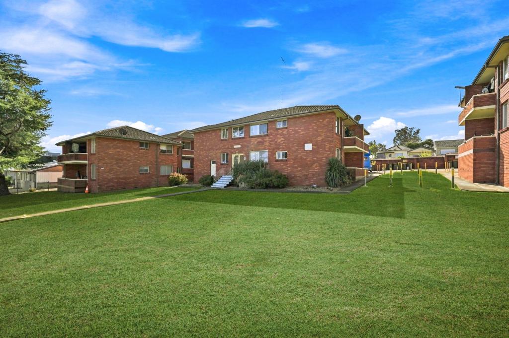 2/98 Dumaresq St, Campbelltown, NSW 2560