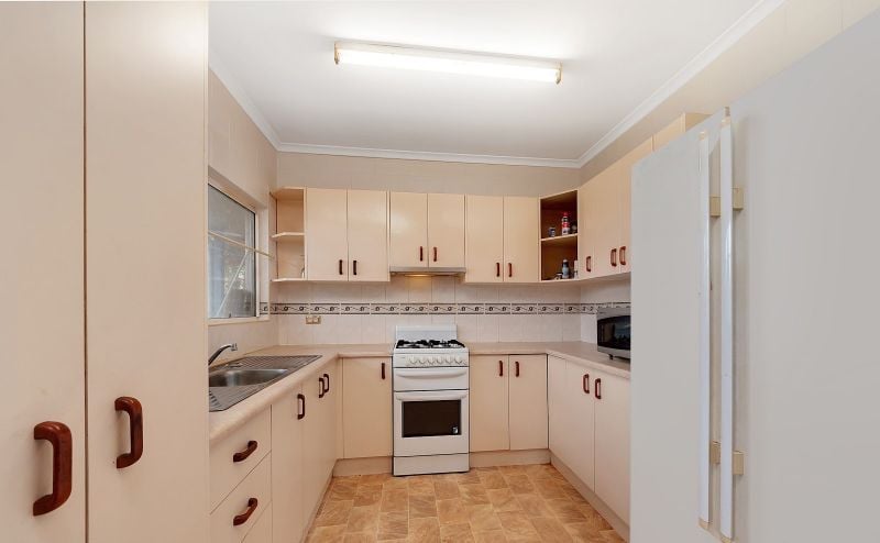 19 Cracknell Rd, White Rock, QLD 4868