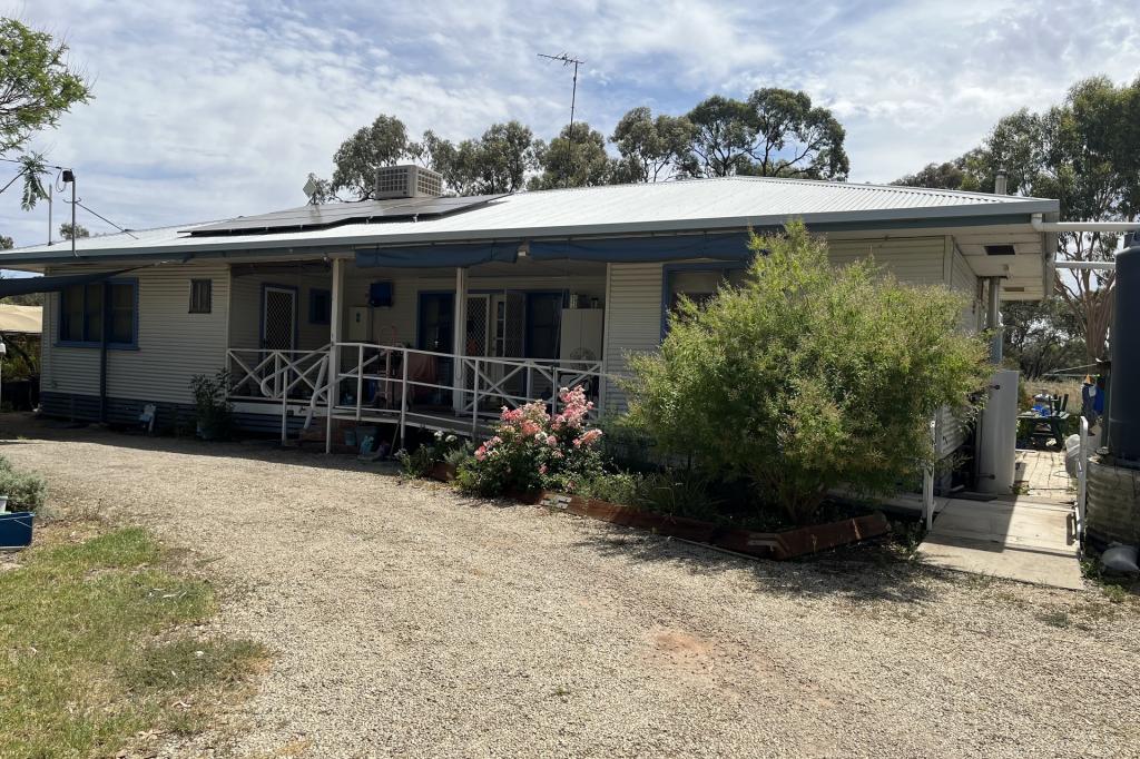 21 Cramp Rd, Robinvale, VIC 3549