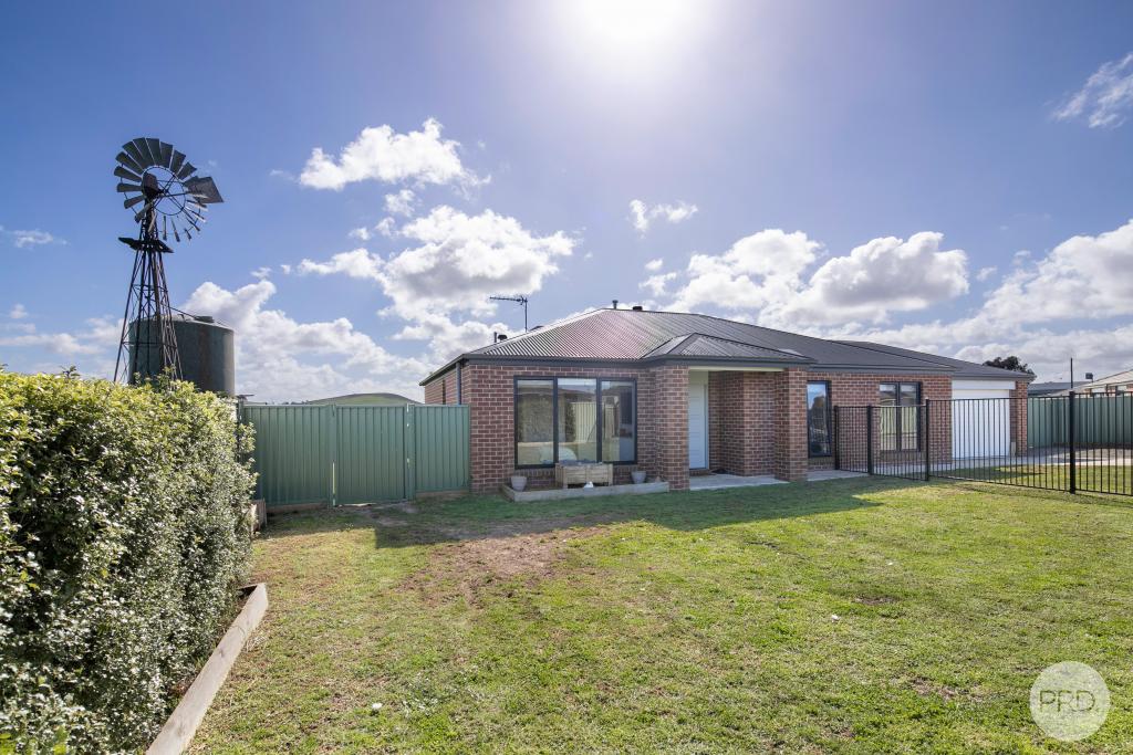 2 Crestmont Ct, Miners Rest, VIC 3352