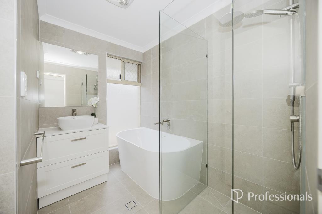 31 Bloodwood Dr, Marangaroo, WA 6064
