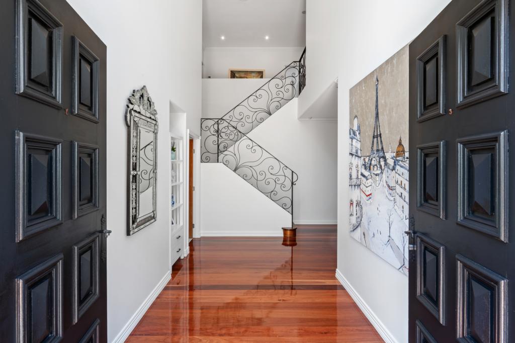 74 Slatyer Ave, Bundall, QLD 4217