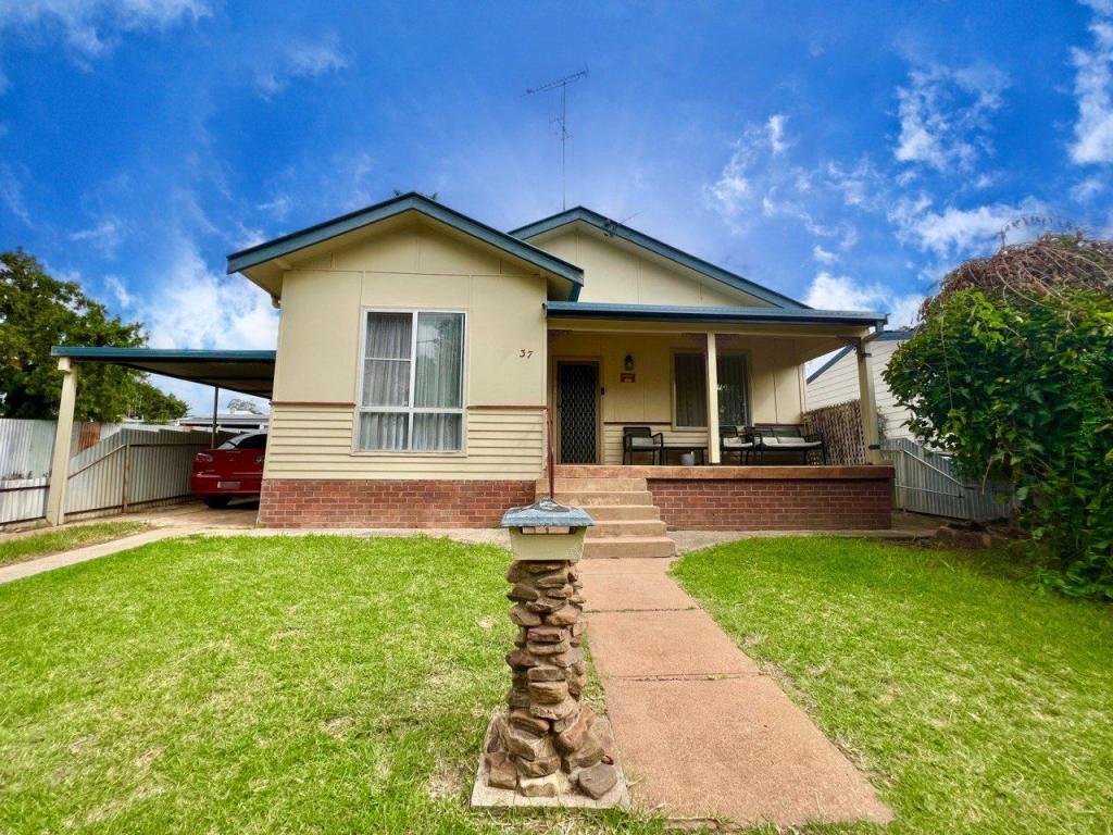 37 Woodward St, Parkes, NSW 2870