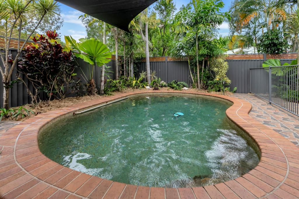 21 Maple St, Holloways Beach, QLD 4878