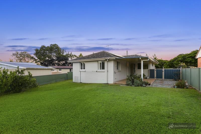 19 Brown St, Lawnton, QLD 4501