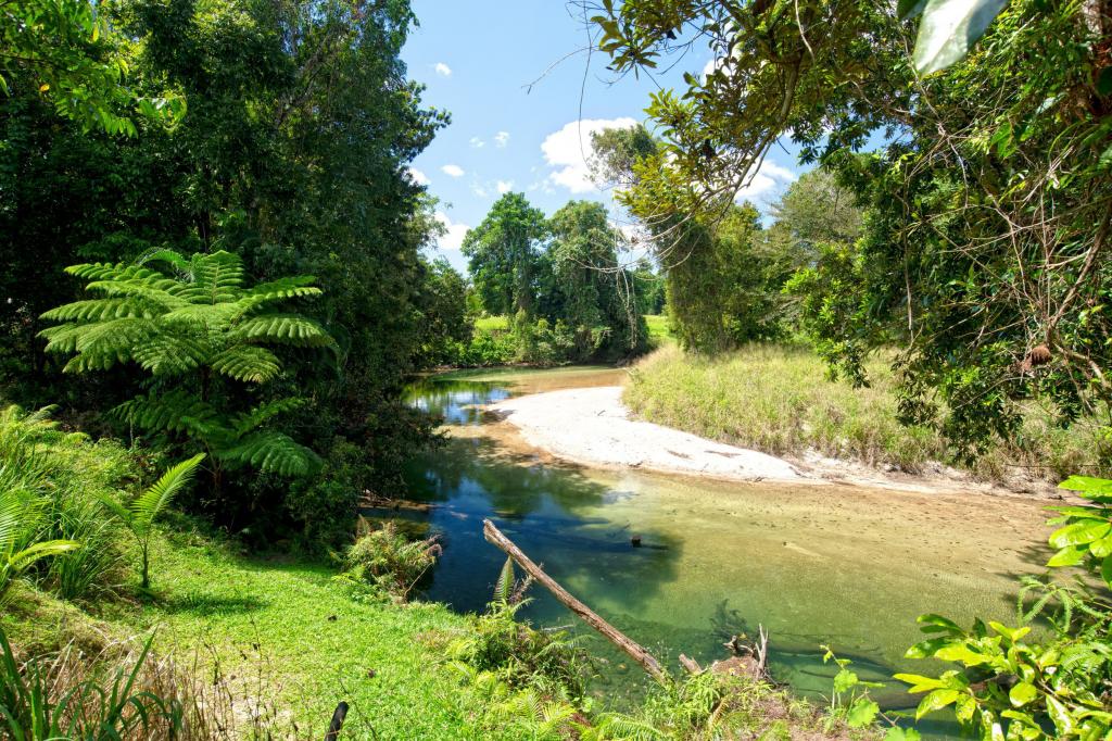 10 Corbett Cl, Bulgun, QLD 4854