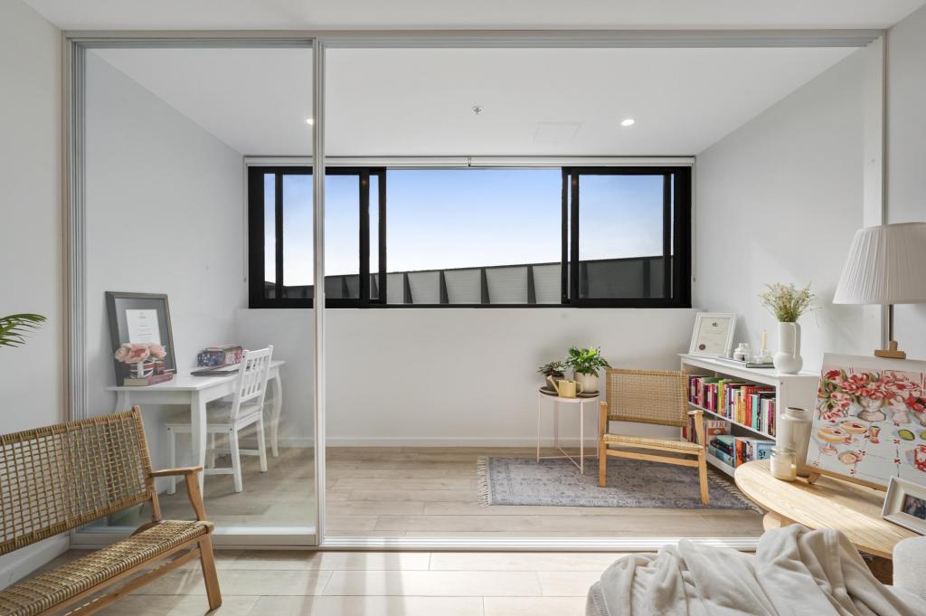206/2 Terry Connolly St, Coombs, ACT 2611