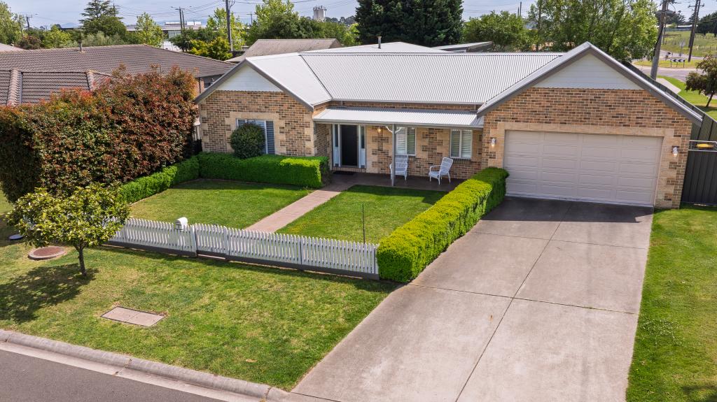 2 BROLGA PL, SALE, VIC 3850