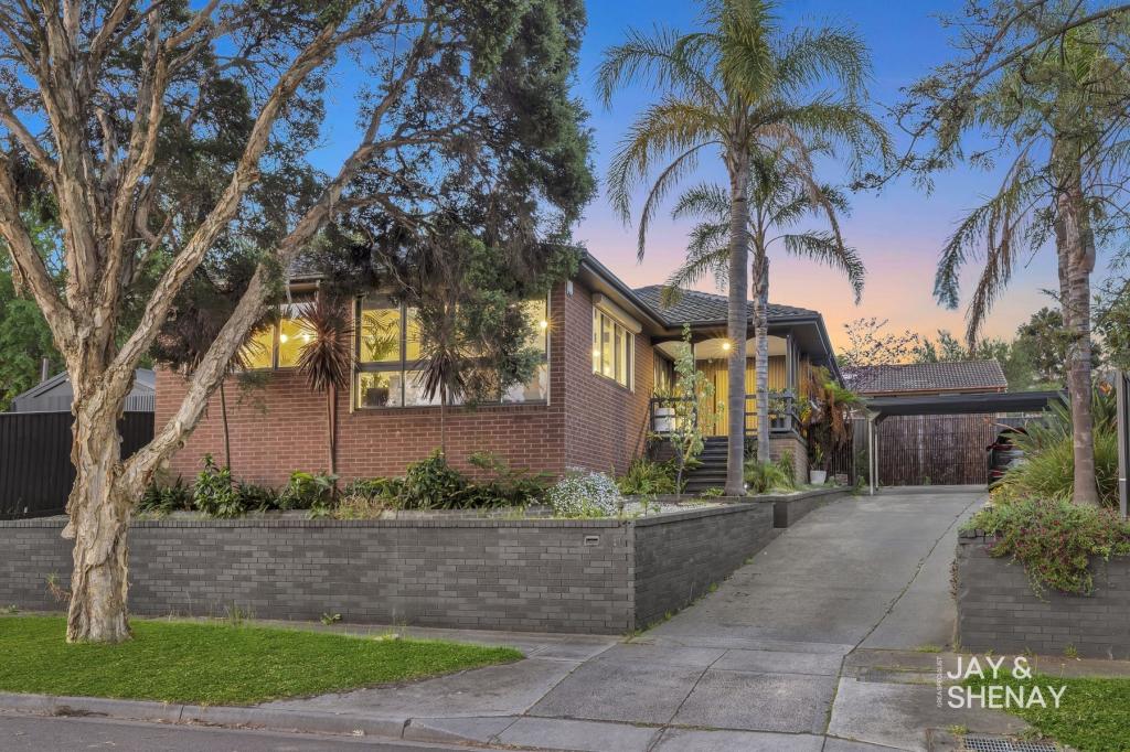 17 William Perry Cl, Endeavour Hills, VIC 3802