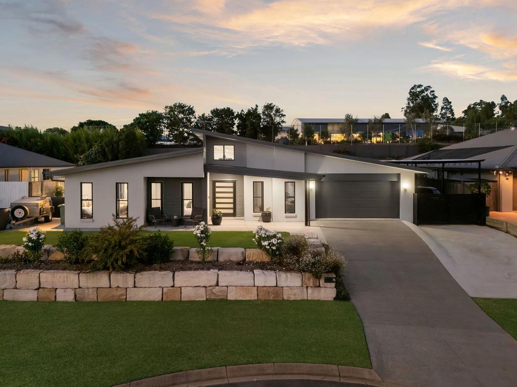 15 Thagaste Cl, Augustine Heights, QLD 4300