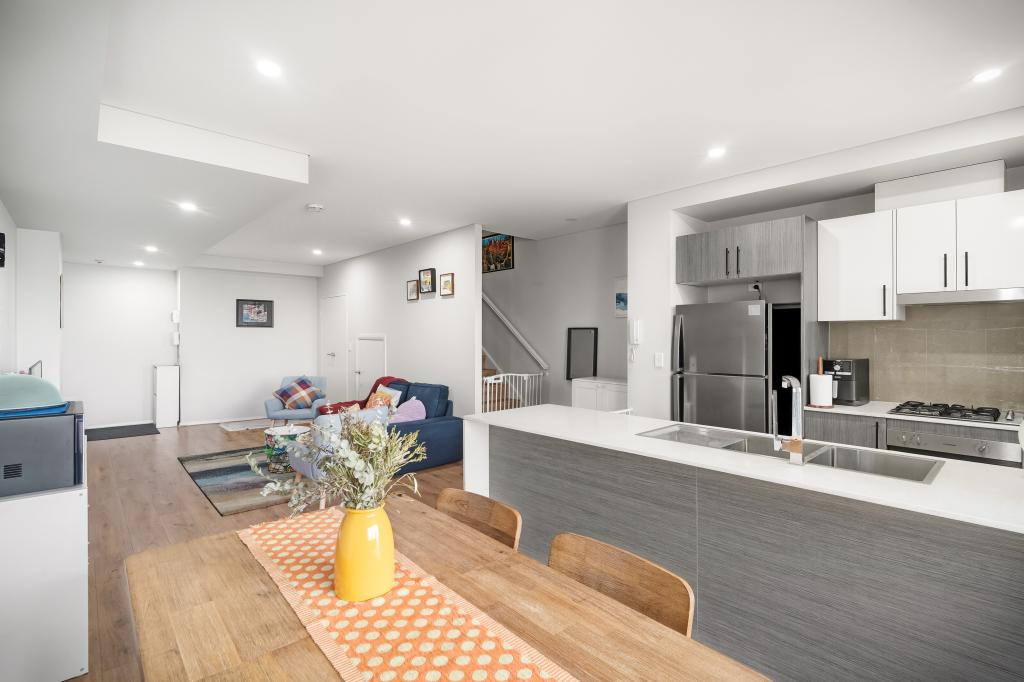 102/25 RAILWAY RD, QUAKERS HILL, NSW 2763