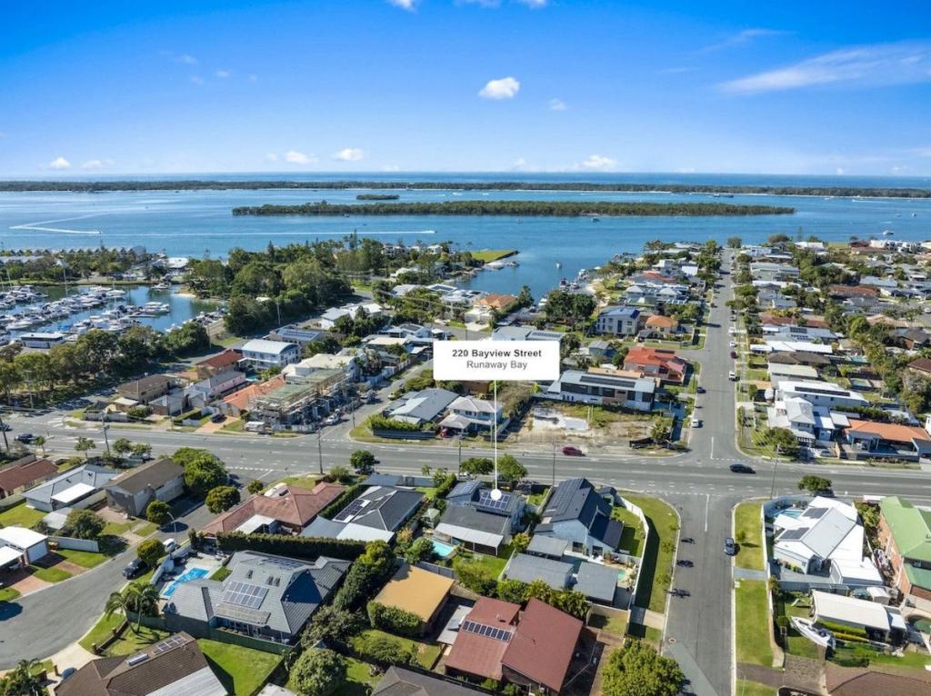 220 Bayview St, Runaway Bay, QLD 4216